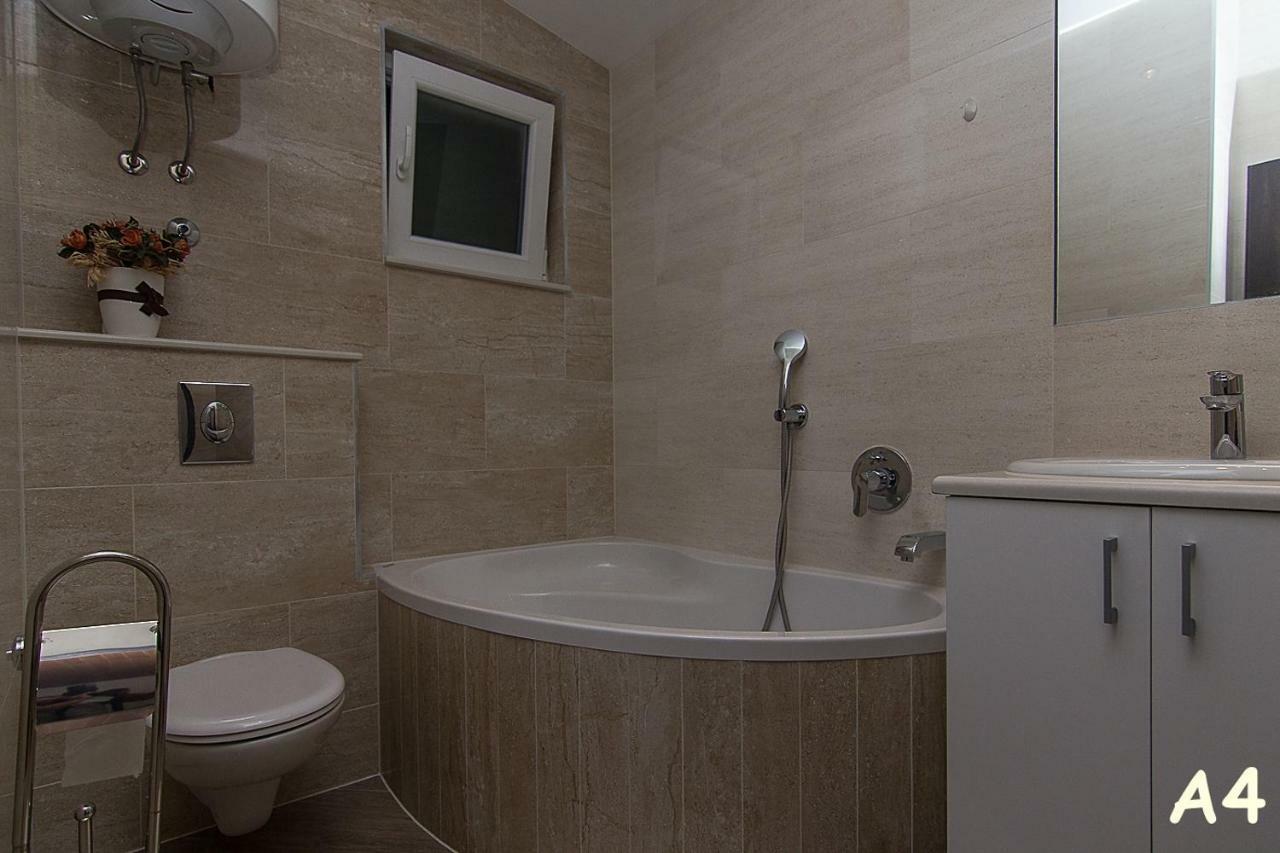 Luce Apartma Makarska